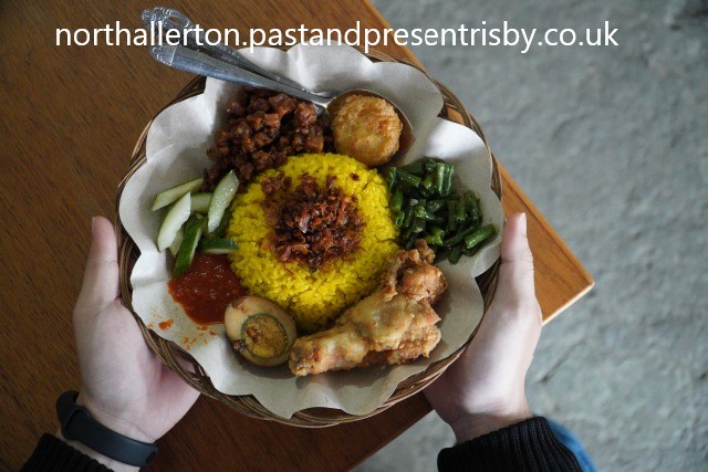 Nasi Kuning Pontianak: Harum Gurih Kaya Rasa